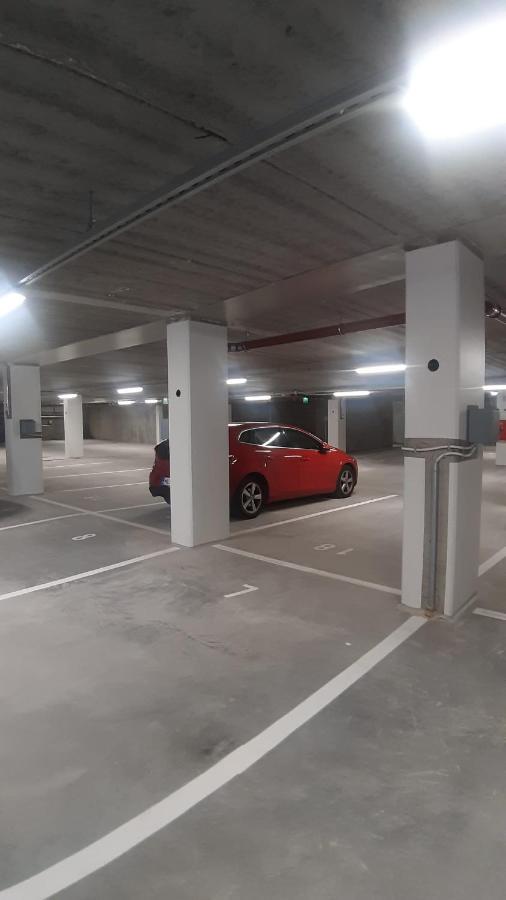 Uusi Upea Asunto Jaervinaekoealalla Ja Autohallilla Tampere Buitenkant foto